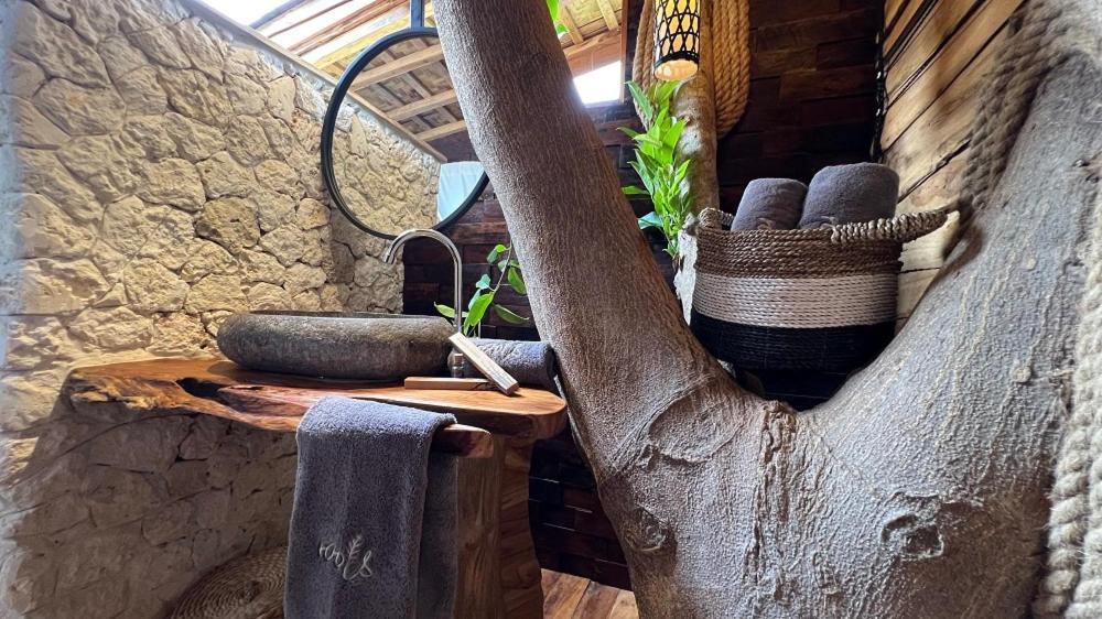 Villa Roots Tree House à Uluwatu Extérieur photo